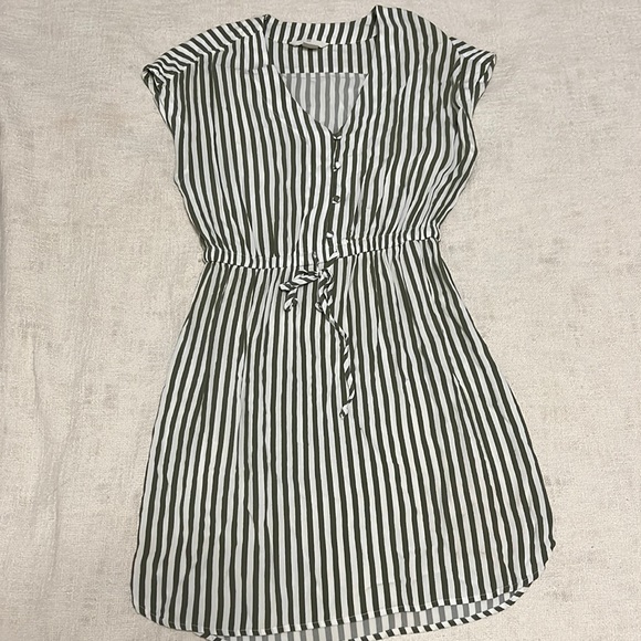 H&M Dresses & Skirts - H&M pinstripe dress